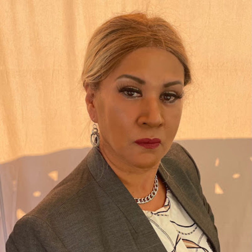 Meet your Posher, Esmeralda